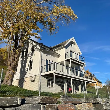 Husslattene With Terrace Lägenhet Skei (Sogn og Fjordane)